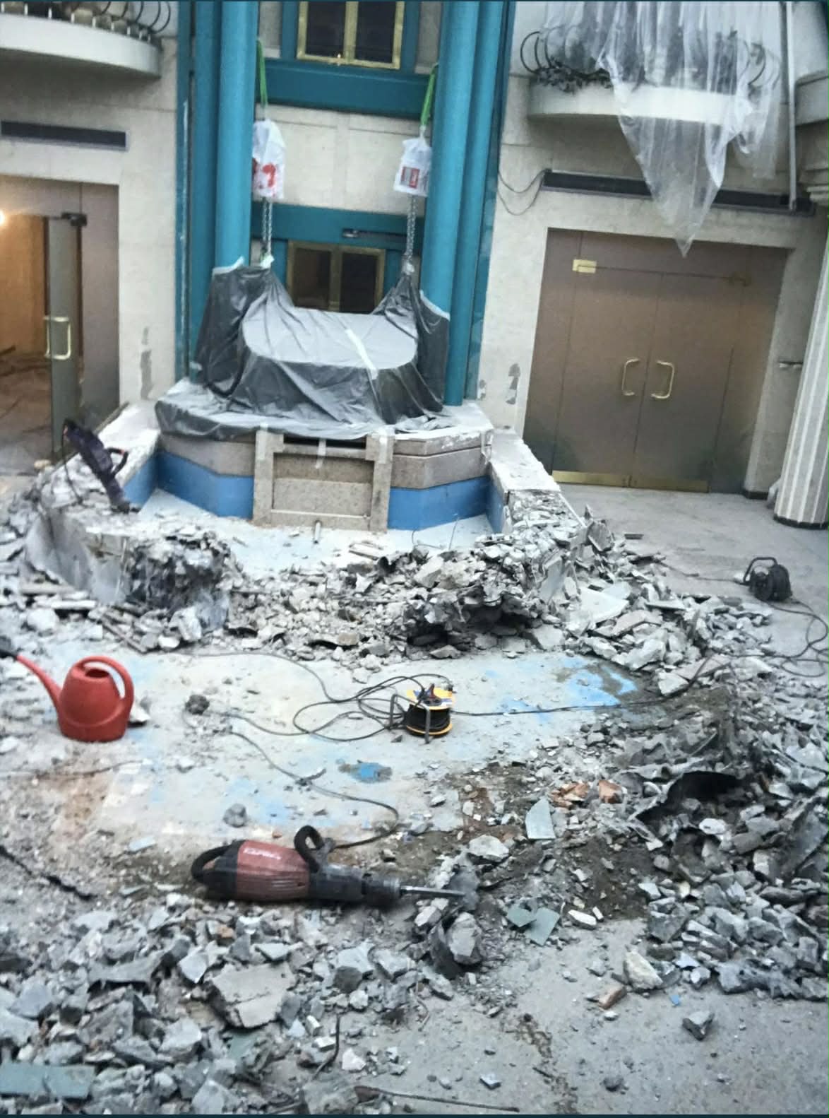 Къртене на баня и санитарни помещения